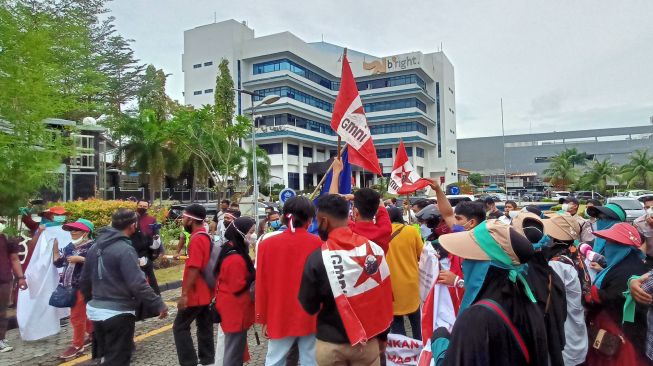 Warga Odessa Datangi Polda Kepri, Tolak Pembangunan SUTT oleh bright PLN Batam di Kawasan Perumahan