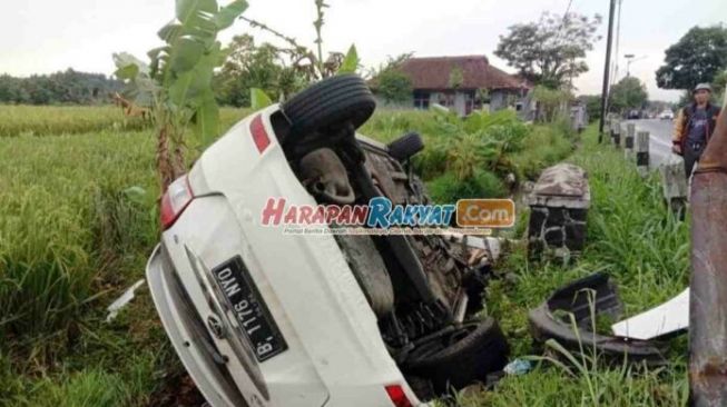 Toyota Yaris Rusak Parah Usai Masuk Parit, Begini Kondisi Pengemudi dan Penumpangnya