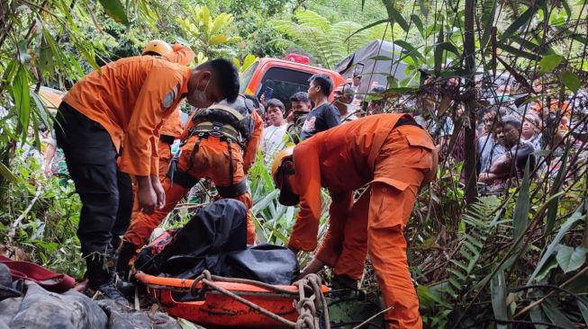 Jasad Sopir Pikap  yang Jatuh ke Jurang di Sumut Ditemukan