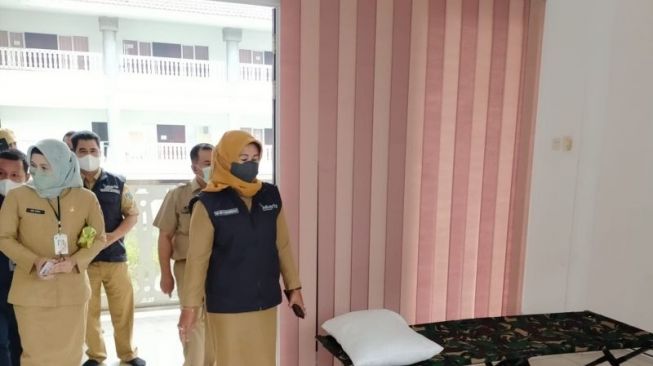 Kasus Covid-19 Terus Melonjak, Pemkot Jakbar Siapkan GOR di Tiap Kecamatan Jadi Tempat Isolasi