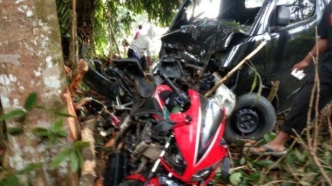 Pick up Vs Motor di Tanjung Kapuas, 4 Orang Alami Luka