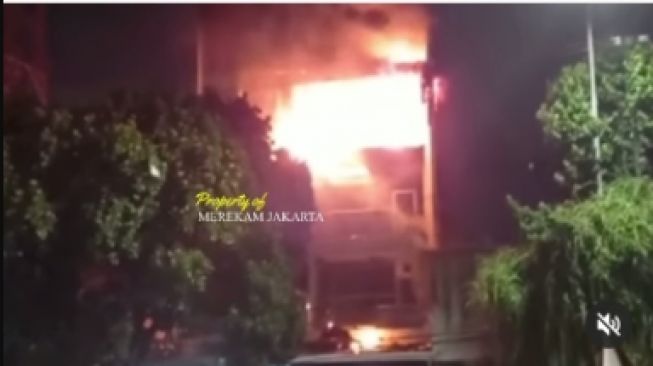 Gedung Baznas Bukit Duri Terbakar Semalam, Berhasil Dipadamkan Dini Hari Tadi