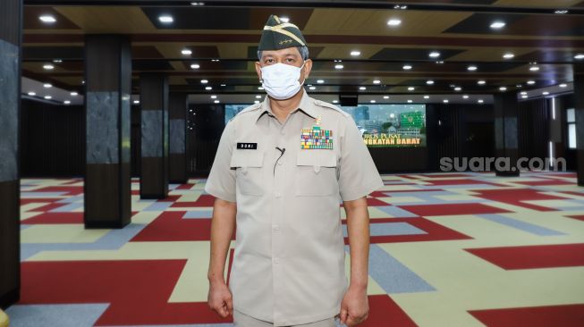 Ketua Umum Persatuan Purnawirawan TNI AD (PPAD) Letjen TNI (Purn.) Doni Munardo saat ditemui di Markas Besar (Mabes) TNI AD di Jakarta Pusat, Selasa (8/2/2022). [Suara.com/Alfian Winanto]