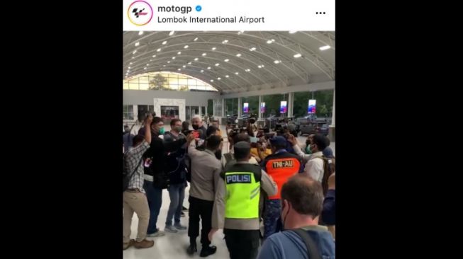 Marc Marquez mendarat di Bandara Internasional Lombok [Instagram @MotoGP].