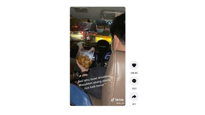 Tahu bulat drive thru. [TikTok] 