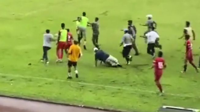 Alfian Tanjung Ditolak Isi Ceramah di Kota Malang, Viral Wasit Dikejar dan Ditendang Ajang Liga 3 di Stadion Gajayana