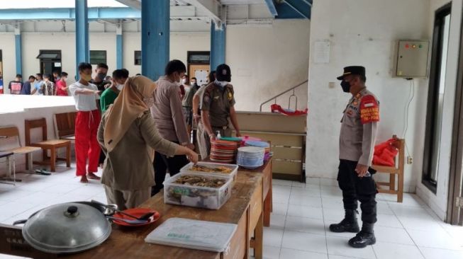 40 Warga Positif Covid-19 Jalani Isolasi di Gedung SMKN 61 Jakarta Pulau Tidung