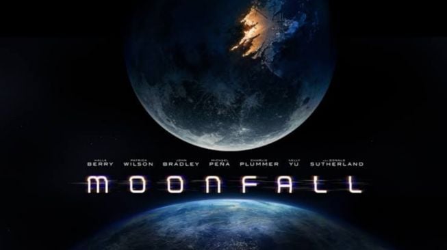 Ulasan Film Moonfall: Menjalankan Misi Mengatasi Keanehan di Bulan