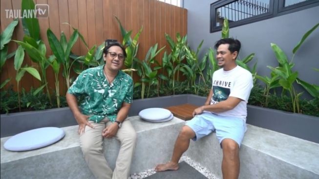 Potret Rumah Baru Surya Insomnia. (YouTube/ Andre Taulany TV)