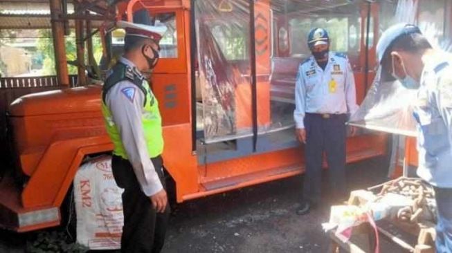 Bahaya! Kereta Kelinci atau Odong-odong Sekarang Dilarang Melintasi Jalan Raya Malang