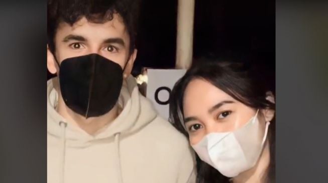 Perempuan Ini Pamer Foto Bareng Marc Marquez di Lombok, Kolom Komentar Auto Digeruduk Warganet