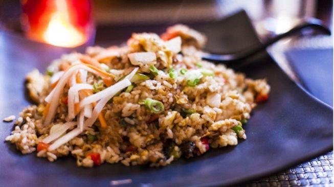 Makan Nasi Goreng Dicampur Obat Kumur, Aksi Warganet Ini Bikin Publik Istighfar