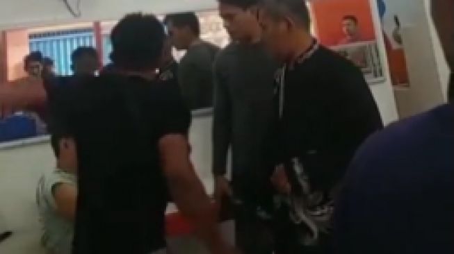 Viral Aksi Bejat Bos Warteg, Ditinggal Istri Mudik, Karyawan Sendiri Diperkosa