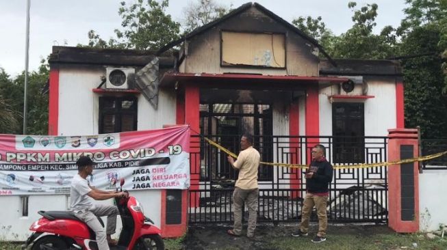 Kantor Keuchik Gampong Empeh Pidie Terbakar