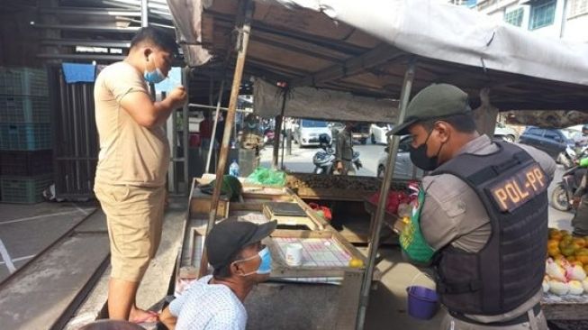 Bangunan Berada di Atas Trotoar dan Drainase Seputaran Jalan Sumarsono Dibongkar