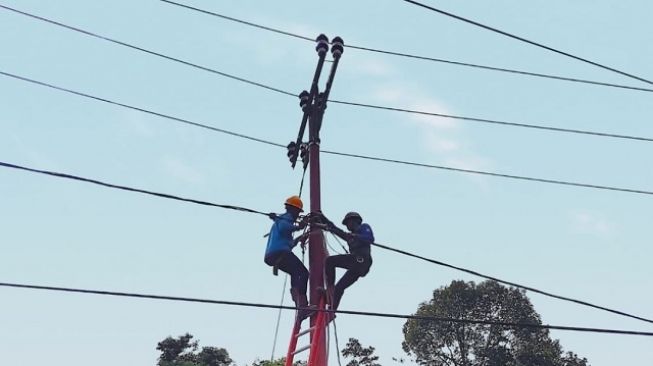 Seorang Pekerja Jaringan Tersengat Listrik! Ini Kata Saksi Mata