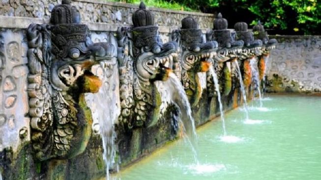 Kolam Air Panas Banyuwedang Buleleng, Wisata di Bali yang Bisa Jadi Pengobatan