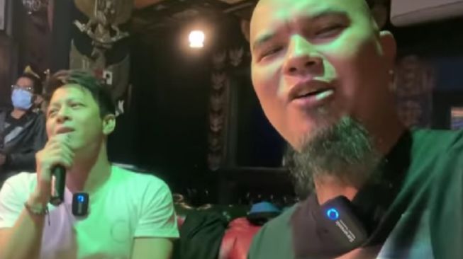 10 Momen Ariel NOAH Karaokean Bareng Ahmad Dhani, Teringat Pacar Lama