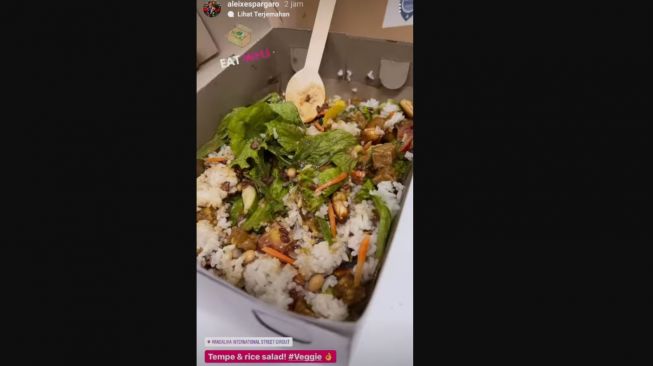 Nasi kotak yang disantap Aleix Espargaro (Instagram)