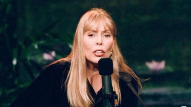 Joni Mitchell [instagram/@jonimitchell]