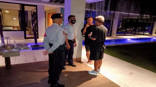 Warga di Mengwi Bali Protes, Bule di Villa Asyik Party Sampai Tengah Malam Dengan Suara Berisik