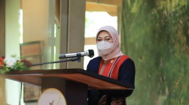 Jokowi Panggil Menaker Ida Fauziyah ke Istana, Minta Revisi JHT dan Mudahkan Buruh untuk Mengambil Dana