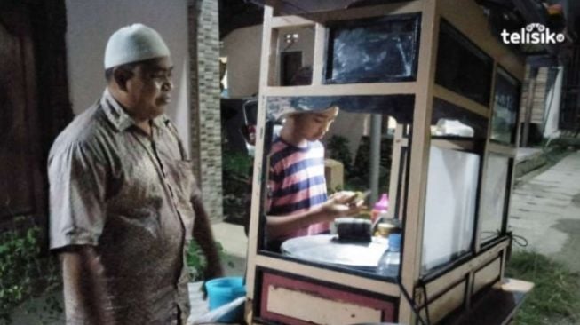 Pedagang Bakso Keliling Naik Haji Setelah Bekerja Keras Menabung 15 Tahun