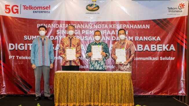 Kerja sama Telkom, Telkomsel, dan Jababeka membangun jaringan 5G di Jababeka, Cikarang. [Telkomsel]