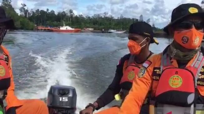 Hilang di Muara Pomako Sejak Minggu, Tim SAR Masih Cari Motoris Ojek Laut Bernama Pius