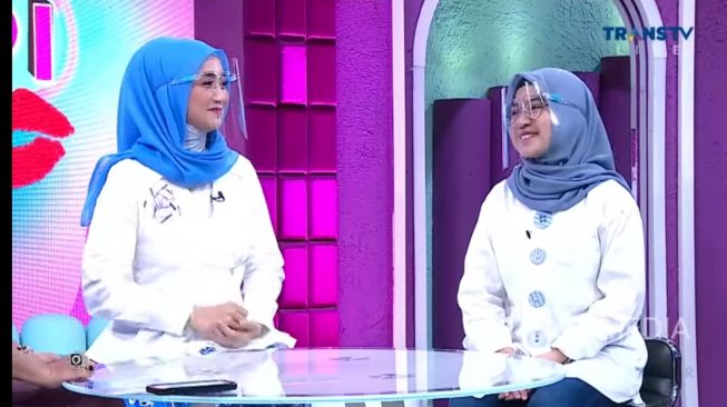 Nasywa dan Desy Ratnasari [YouTube: Trans Tv Official]