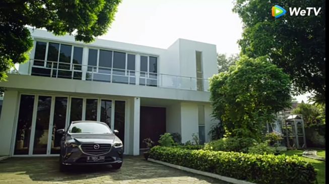 Potret rumah di series Layangan Putus. [Instagram]