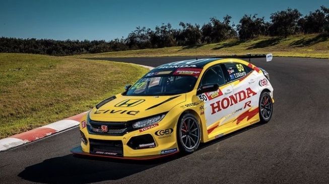 Honda Civic Type R TCR #50 di Touring Car Racing atau TCR Australia Series yang dipiloti Tony D'Alberto [Instagram @tonydalberto].