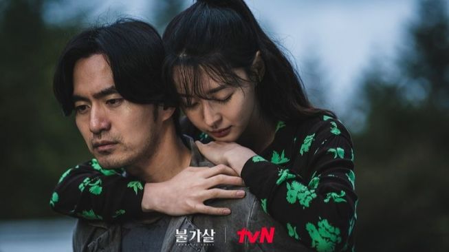 Kwon Nara dan Lee Jin Wook di drama Bulgasal (Instagram/@tvn_drama)