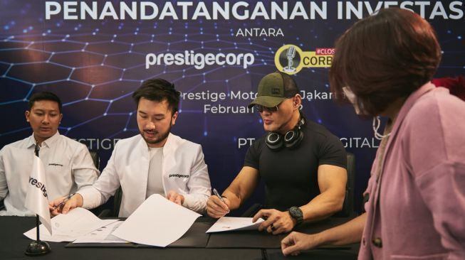 Penandatanganan kerja sama antara Deddy Corbuzier (PT PT Dektos Digital Corbuzier) dengan Rudy Salim (Prestige Corp]