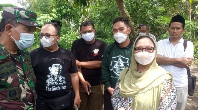 Ketua Jaringan Gusdurian, Alissa Wahid mengunjungi Desa Wadas, Kecamatan Bener, Kabupaten Purworejo, Sabtu (12/2/2022). [Suara.com/ Angga Haksoro Ardi]