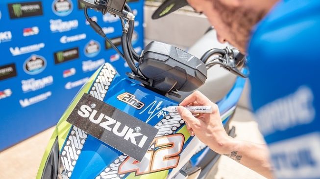 Suzuki NEX II-Suzuki NEX Crossover Kawal Kegiatan Joan Mir dan Alex Rins di Paddock Sirkuit Mandalika