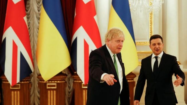 Perdana Menteri Inggris Boris Johnson (kiri) bertemu dengan Presiden Ukraina Volodymyr Zelenskiy. [Dok.Antara]