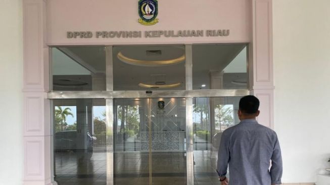 Sekretaris DPRD Kepri, Martin Luther Maromon Diduga Korupsi