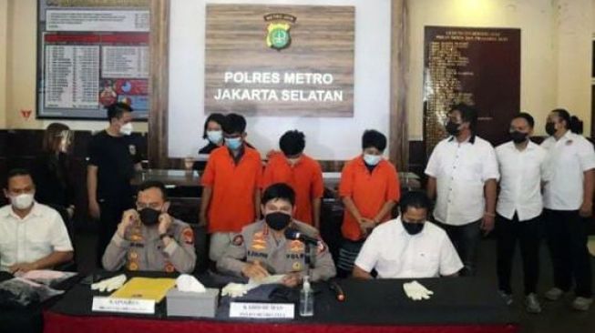 Sewa 2 Pembunuh Bayaran Habisi Chef Ficky Firlana di TPU Ulujami, LM Juragan Kontrakan