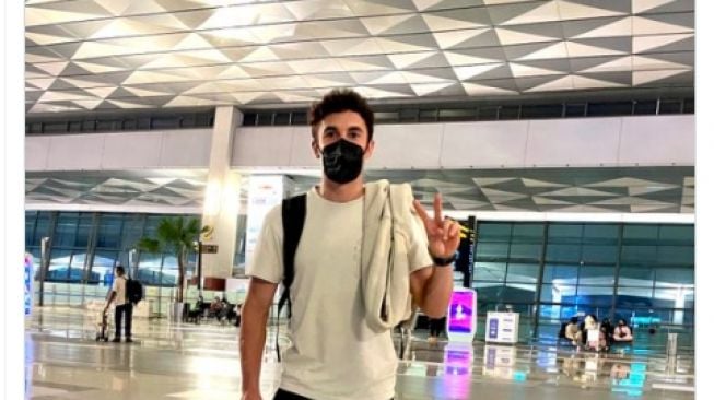 Marc Marquez Unggah Foto di Bandara Jakarta, Barang Bawaannya Jadi Sorotan hingga Dikira Ikut Formula E