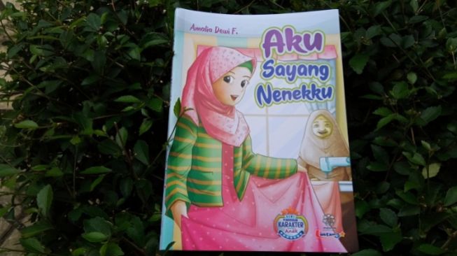 Pelajaran tentang Kasih Sayang dalam Novel Aku Sayang Nenekku