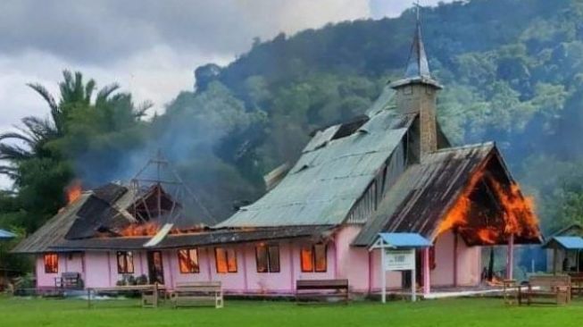 Gedung Gereja GKI Rehobot Lereh Jayapura Terbakar