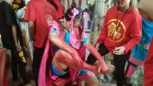 Para Tatung Lakukan Ritual Tolak Bala di Singkawang: Melihat Secara Dekat