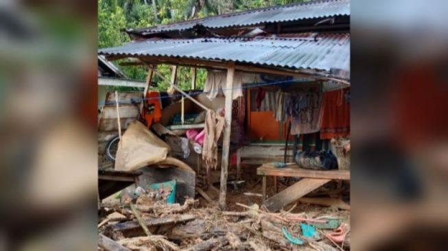 Banjir Bandang Rusak Rumah Warga hingga Jembatan di Lundar Pasaman