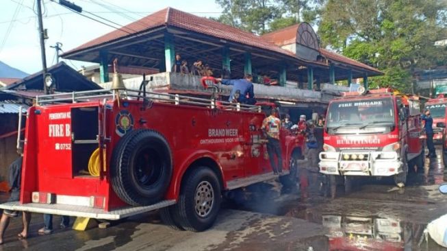 Kebakaran Pasar Bawah Bukittinggi Hanguskan 6 Kios, Kerugian Ratusan Juta