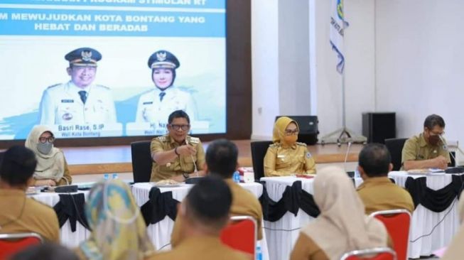 Pegawai Ngaret dan Malas Hadiri Rapat, Basri Rase Auto Mencak-mencak: Hargai Waktu