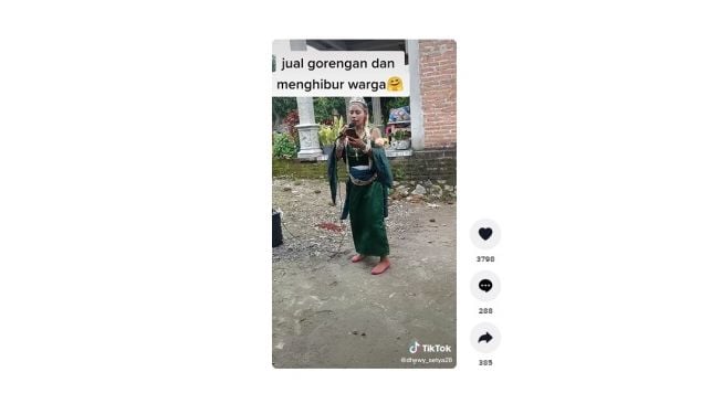 Penjual gorengan anti mainstream. [TikTok]