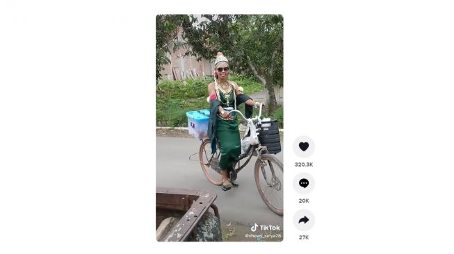 Penjual gorengan anti mainstream. [TikTok]