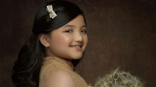 Kecil Kecil Sudah Punya Makeup Artist Sendiri Arsy Bikin Aurel