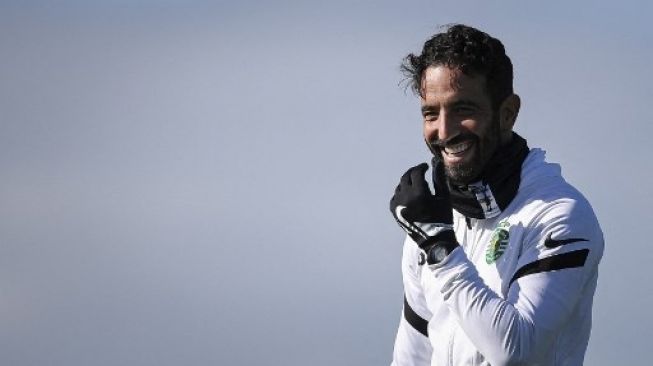 Pelatih Portugal Sporting Lisbon Ruben Amorim memimpin skuatnya latihan di  Akademi Cristiano Ronaldo di Alcochete dekat Lisbon pada 14 Februari 2022, jelang pertandingan sepak bola Liga Champions UEFA menghadapi Manchester City.FILIPE AMORIM / AFP